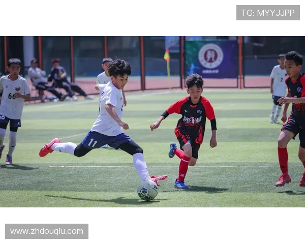 斗球直播dk说球带你实时掌握足球比赛最新动态与精彩瞬间